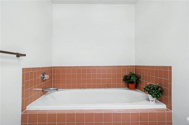 1109 S Catalpa Street, Savannah, MO 64485