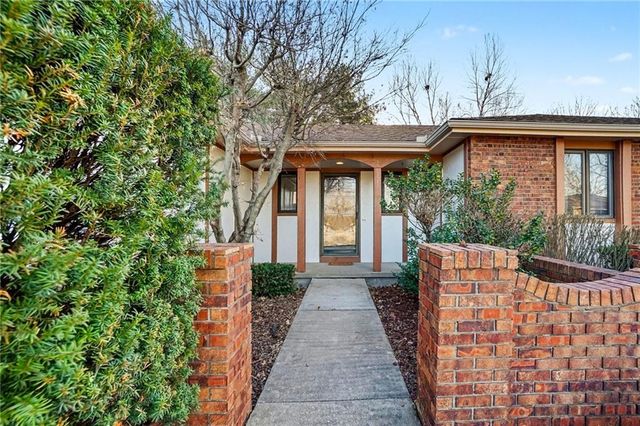 1109 S Catalpa Street, Savannah, MO 64485