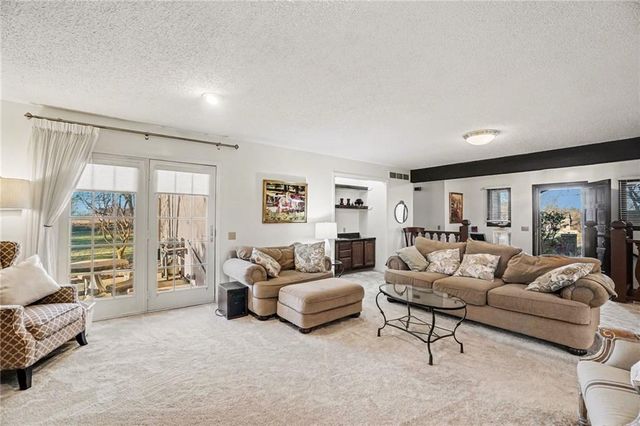 1109 S Catalpa Street, Savannah, MO 64485