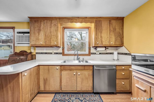 21 Riviera Drive, Enfield, CT 06082