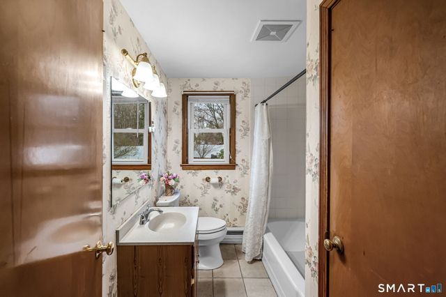 21 Riviera Drive, Enfield, CT 06082