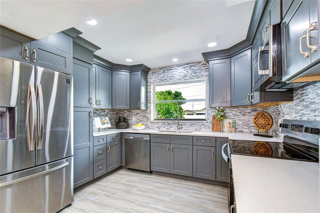 6871 4TH STREET S, St Petersburg, FL 33705