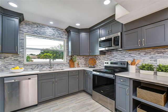 6871 4TH STREET S, St Petersburg, FL 33705