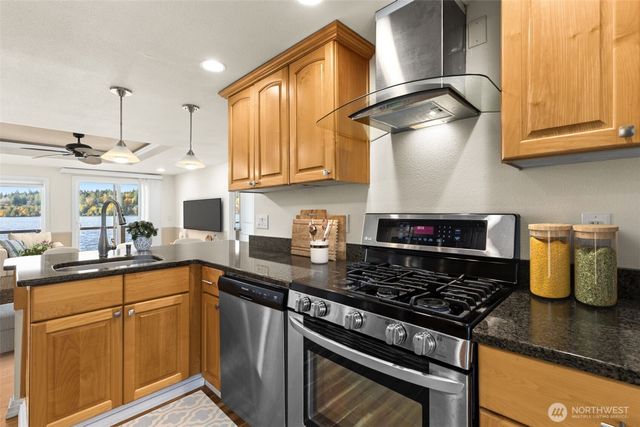 3130 Steamboat Island Road NW, Olympia, WA 98502