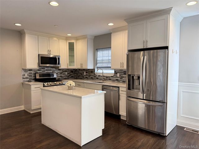 318 Cross Street 2, Westbury, NY 11590