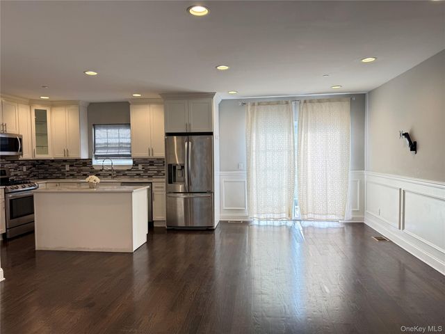 318 Cross Street 2, Westbury, NY 11590