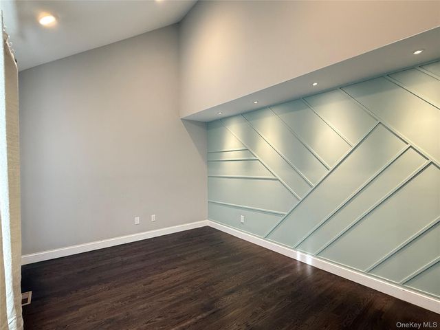 318 Cross Street 2, Westbury, NY 11590