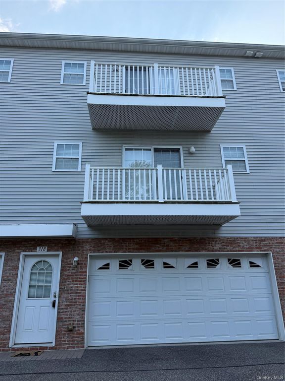 318 Cross Street 2, Westbury, NY 11590