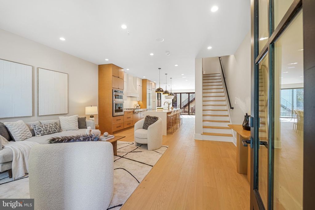 4414 HARRISON ST NW, Washington, DC 20015