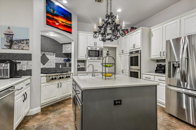 8802 Westminster GLN, Austin, TX 78730