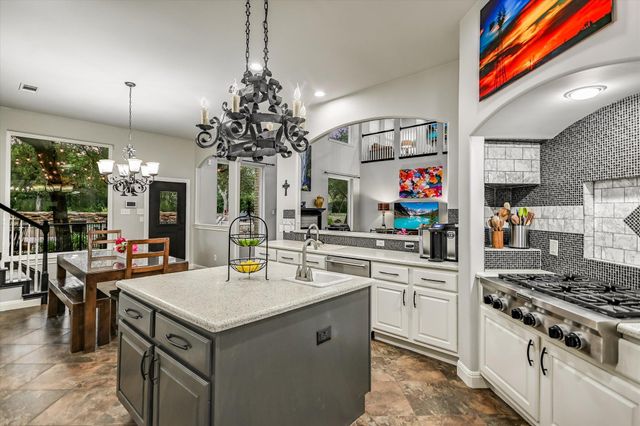 8802 Westminster GLN, Austin, TX 78730