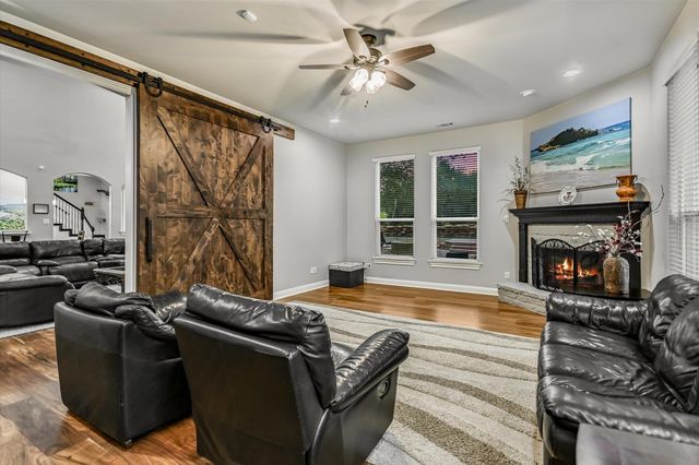 8802 Westminster GLN, Austin, TX 78730