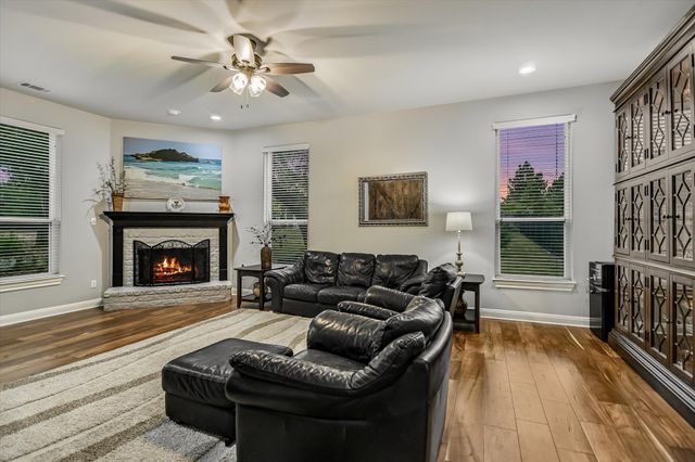 8802 Westminster GLN, Austin, TX 78730