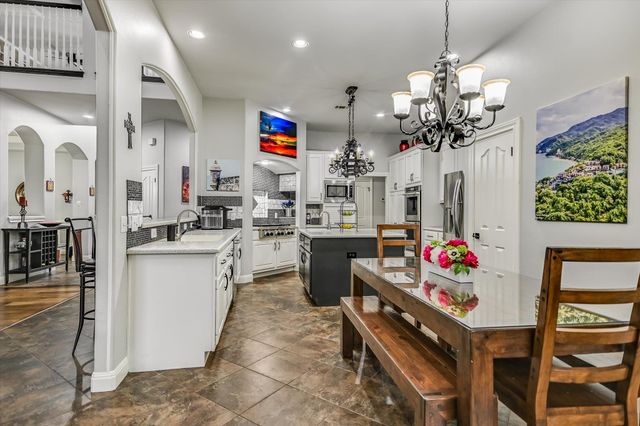 8802 Westminster GLN, Austin, TX 78730