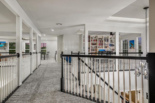 8802 Westminster GLN, Austin, TX 78730