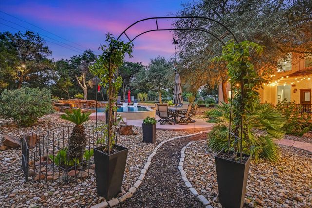 8802 Westminster GLN, Austin, TX 78730