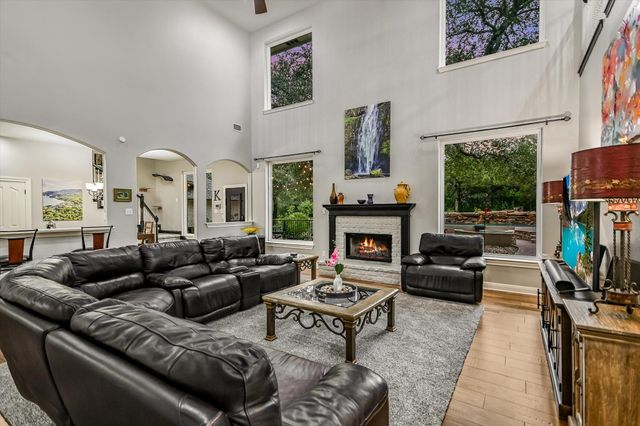 8802 Westminster GLN, Austin, TX 78730