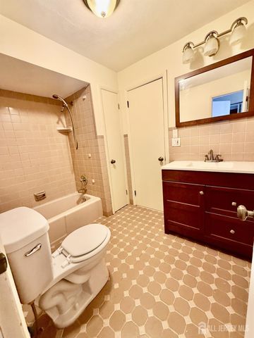 150 Karrville Road, Mansfield, NJ 07865