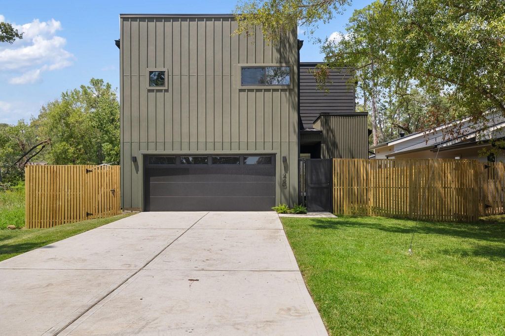 1420 Primrose Street, Conroe, TX 77385