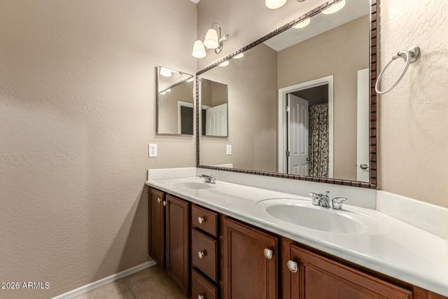 1694 S ROCHESTER Drive, Gilbert, AZ 85295