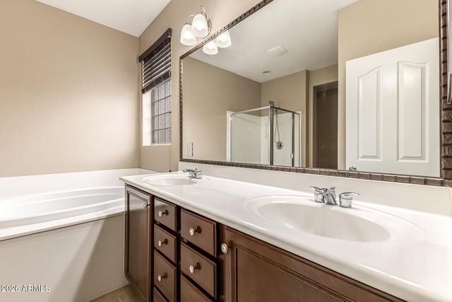 1694 S ROCHESTER Drive, Gilbert, AZ 85295