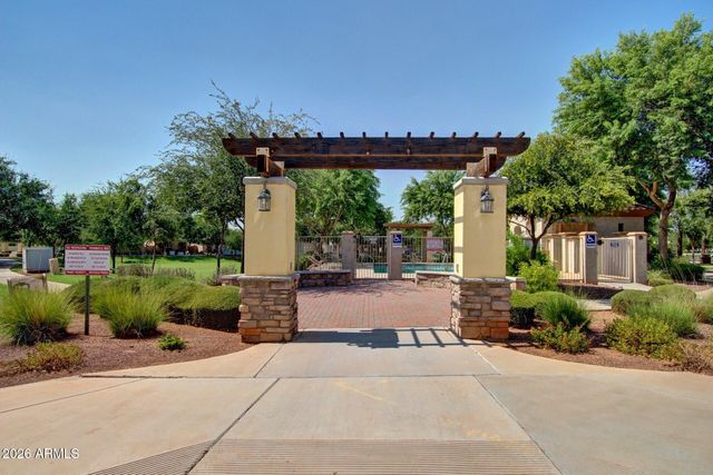 1694 S ROCHESTER Drive, Gilbert, AZ 85295