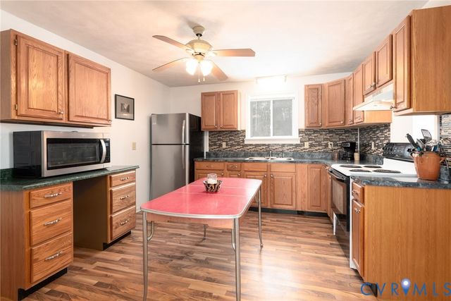 897 Willow Lake Rd, Buckingham, VA 23921