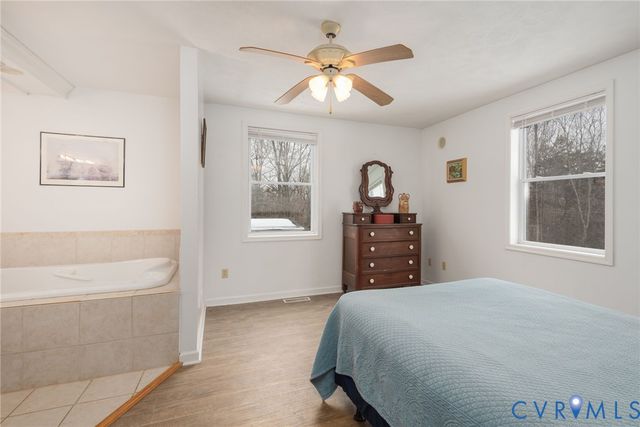 897 Willow Lake Rd, Buckingham, VA 23921