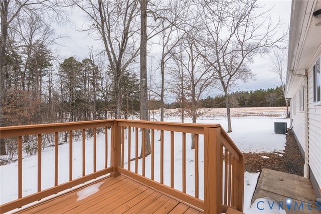 897 Willow Lake Rd, Buckingham, VA 23921