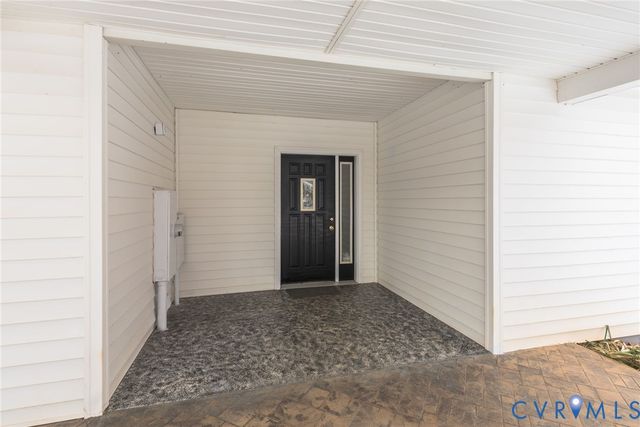 897 Willow Lake Rd, Buckingham, VA 23921