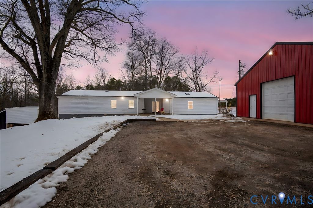 897 Willow Lake Rd, Buckingham, VA 23921