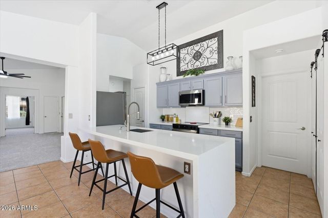 6822 S 40TH Drive, Phoenix, AZ 85041