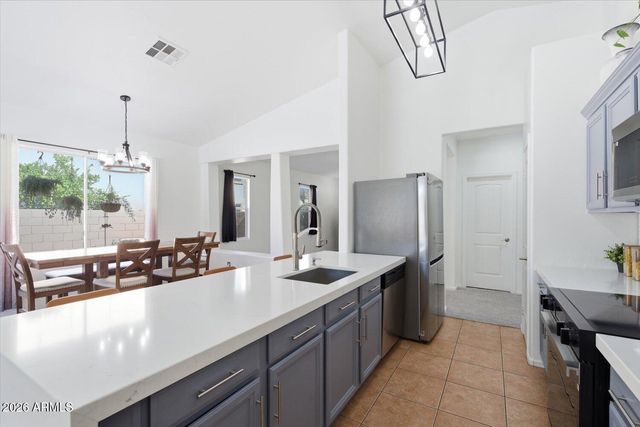 6822 S 40TH Drive, Phoenix, AZ 85041