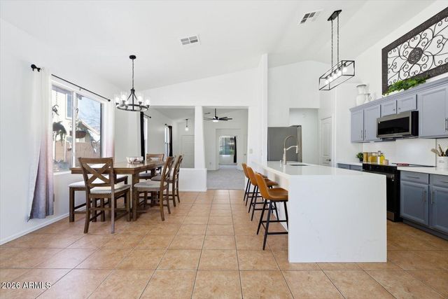 6822 S 40TH Drive, Phoenix, AZ 85041