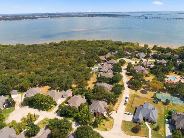 700 Paradise Cove, Shady Shores, TX 76208