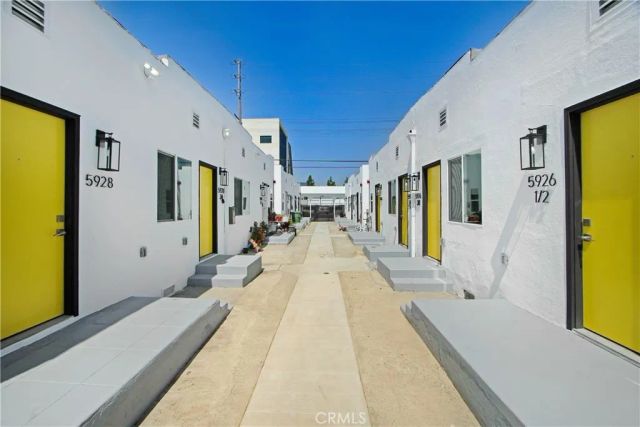 5928 S Hoover Street, Los Angeles, CA 90044