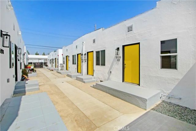 5928 S Hoover Street, Los Angeles, CA 90044