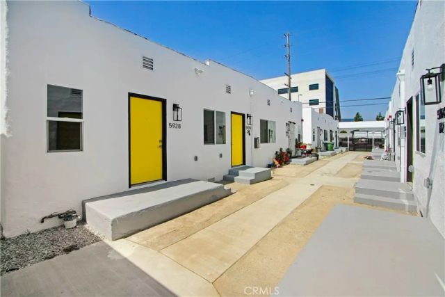 5928 S Hoover Street, Los Angeles, CA 90044