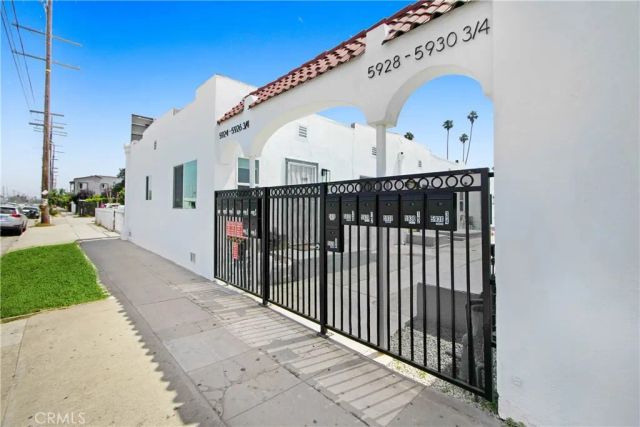 5928 S Hoover Street, Los Angeles, CA 90044