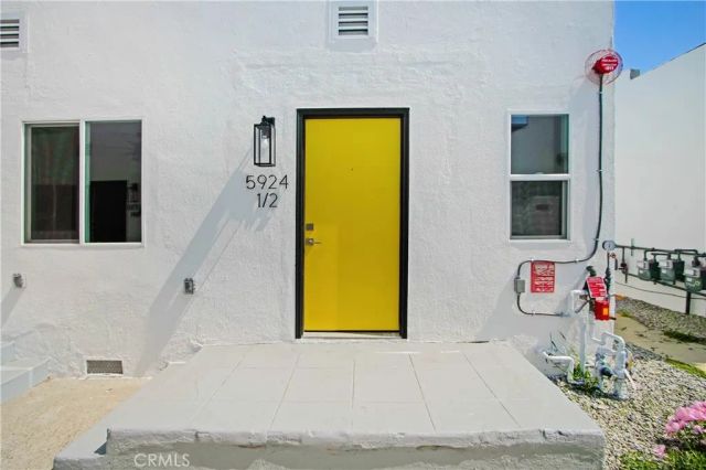 5928 S Hoover Street, Los Angeles, CA 90044