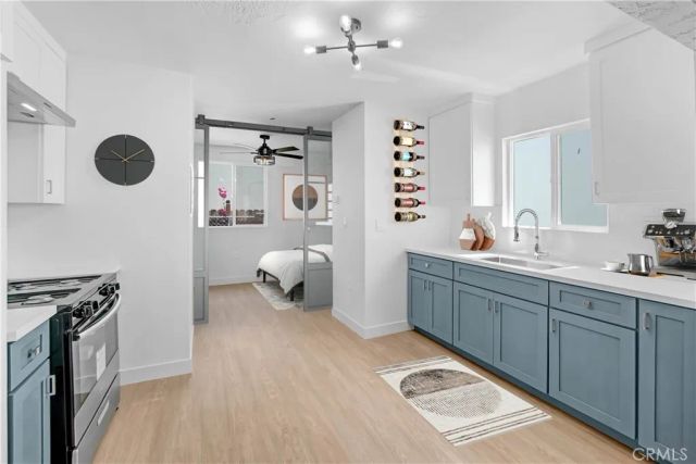 5928 S Hoover Street, Los Angeles, CA 90044