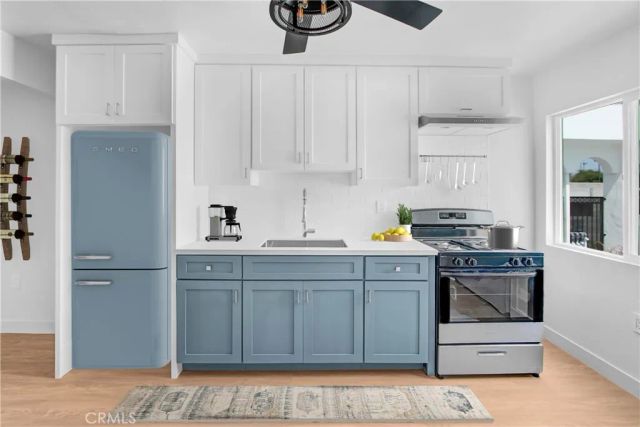 5928 S Hoover Street, Los Angeles, CA 90044