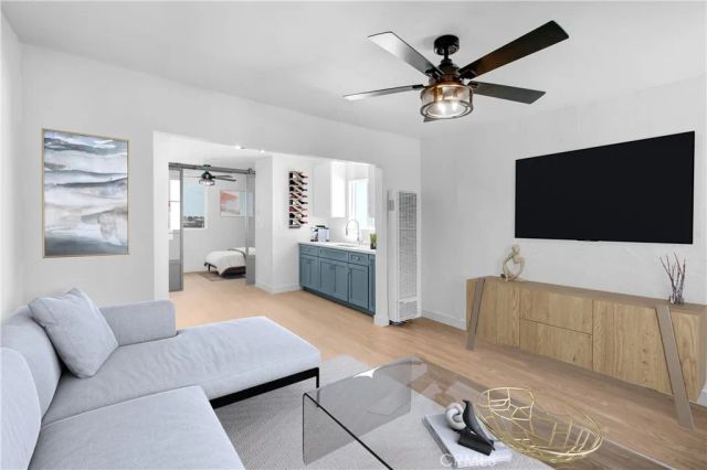 5928 S Hoover Street, Los Angeles, CA 90044