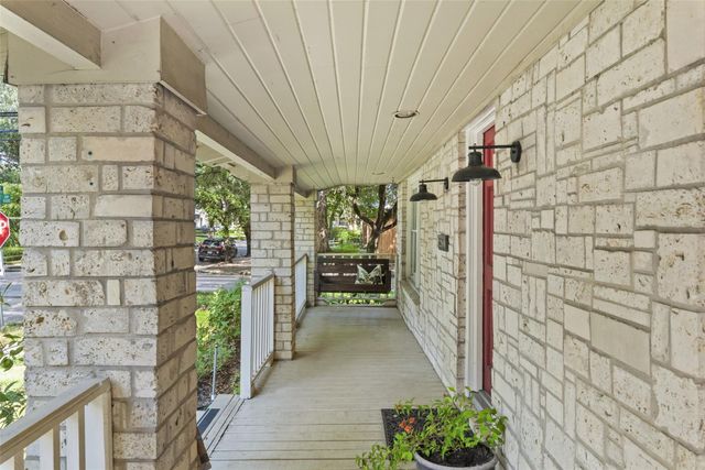 2201 Bartlett Street, Houston, TX 77098
