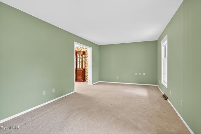 16 Lincoln Avenue, Clifton Park, NY 12065