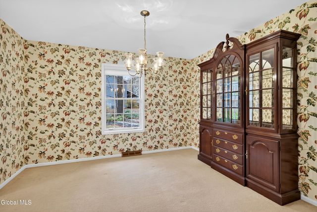 16 Lincoln Avenue, Clifton Park, NY 12065