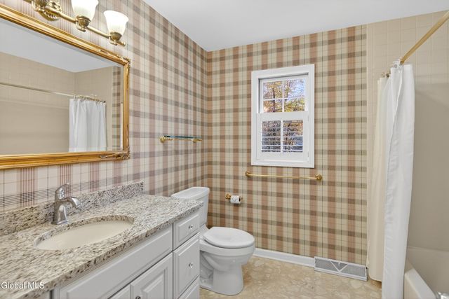 16 Lincoln Avenue, Clifton Park, NY 12065