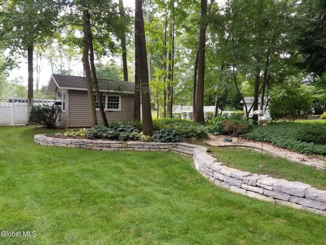 16 Lincoln Avenue, Clifton Park, NY 12065