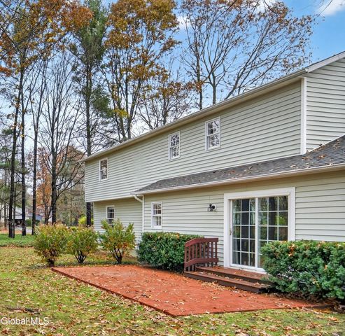 16 Lincoln Avenue, Clifton Park, NY 12065