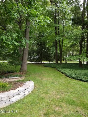 16 Lincoln Avenue, Clifton Park, NY 12065